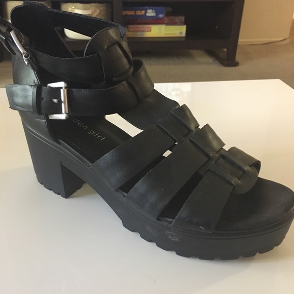 madden girl lug sandal